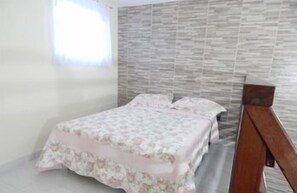 Appartamento familiare, 1 camera da letto, balcone | 1 camera, una scrivania, Wi-Fi gratuito