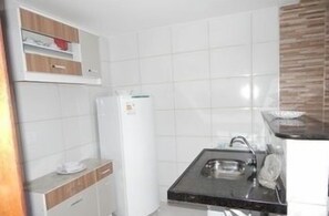 Fridge, oven, stovetop, cookware/dishes/utensils