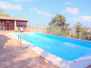 สระว่ายน้ำบนดาดฟ้า