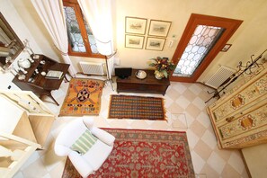 1 多间卧室、办公桌、隔音、熨斗/熨衣板