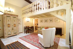 1 개의 침실, 책상, 방음 설비, 다리미/다리미판