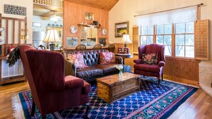 Unclassified image, 3 of 19, button - Crepe Myrtle Cottage (Fredericksburg)