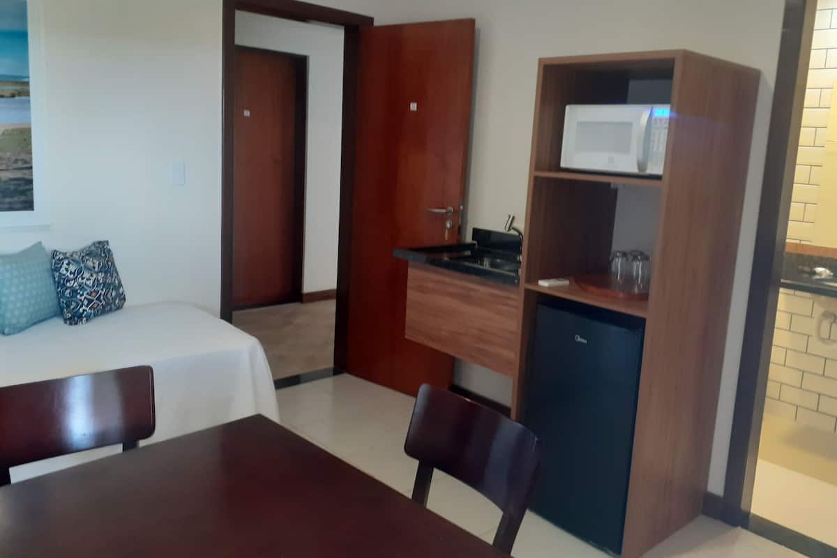 Habitación Premium doble | Sala de estar | Una televisión LCD