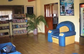 Free daily buffet breakfast - Pirâmide Palace Hotel (Nobres)