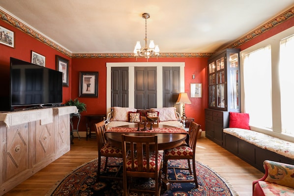 House, 3 Bedrooms, Non Smoking (Marketplatz Manor) | In-room dining