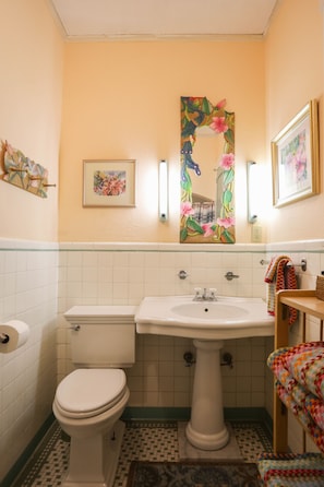 Rumah, 3 kamar tidur, Bebas Asap Rokok (Marketplatz Manor) | Kamar mandi | Kombinasi shower/bathtub dan perlengkapan mandi gratis