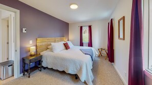 Individually decorated, individually furnished, free WiFi, bed sheets - Highland Lodge (Greensboro)