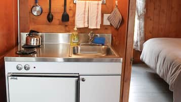 Cabaña estándar | Cocina privada | Refrigerador y microondas