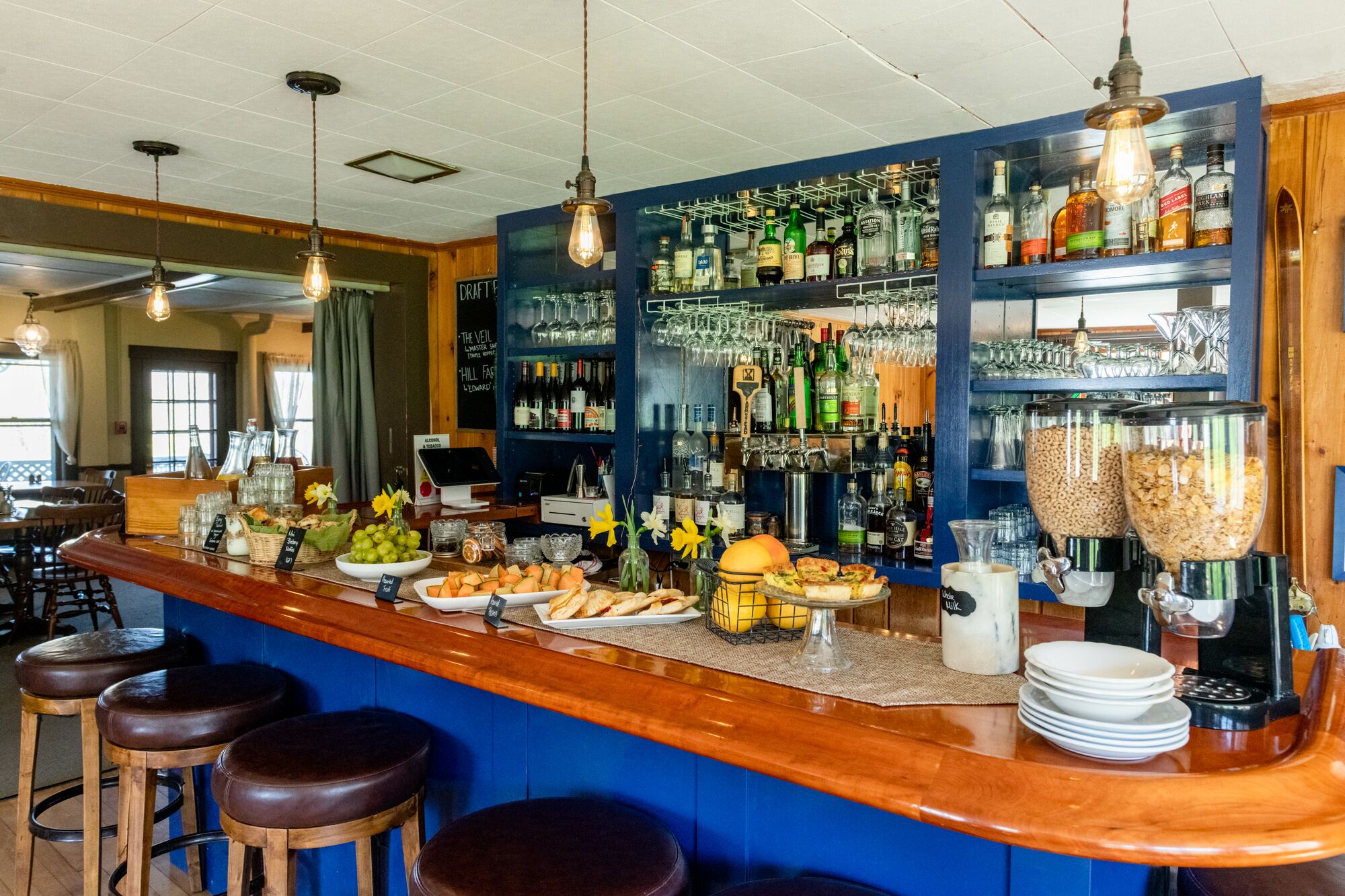 free buffet breakfast