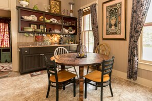 Casa (Olivia's) | Servicio de comidas en la habitación