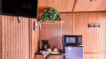 Cabaña, 1 habitación | Cocineta privada | Refrigerador, microondas y congelador