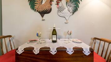 House (Rooster Springs) | In-room dining