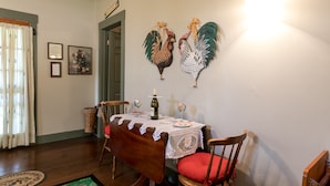 House (Rooster Springs) | In-room dining - Rooster Springs (Fredericksburg)
