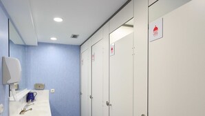 Bathroom - Pamplona Hostel (Pamplona)