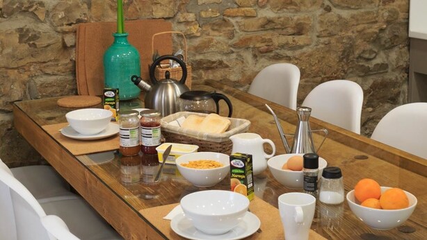 Breakfast area - Pamplona Hostel (Pamplona)