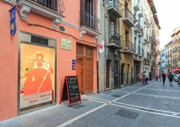 Front of property - Pamplona Hostel (Pamplona)