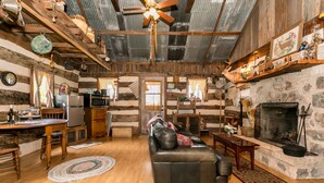 Cabin (Wine Cup) | Living area - Wine Cup Cabin (Fredericksburg)