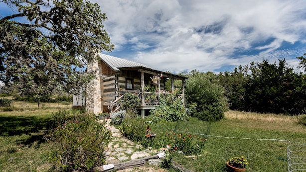 Front of property - Wine Cup Cabin (Fredericksburg)