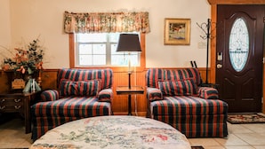 Interior - Orange Street Cottage (Fredericksburg)