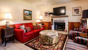 Living area - Orange Street Cottage (Fredericksburg)