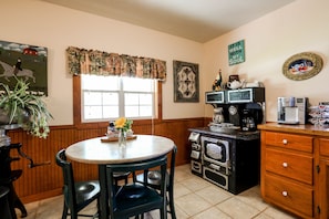 Cottage (Orange Street) | Private kitchen | Full-sized fridge, microwave, coffee/tea maker
