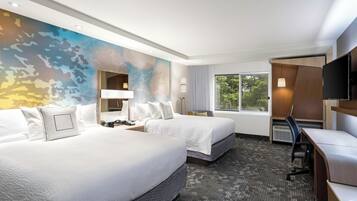 Tallelokero huoneessa, työpöytä, silitysrauta/-lauta