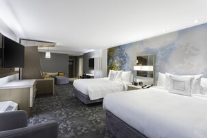 客房内保险箱、办公桌、熨斗/熨衣板、免费婴儿床