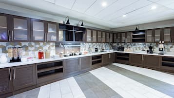 Peti sejuk, pembancuh kopi/teh