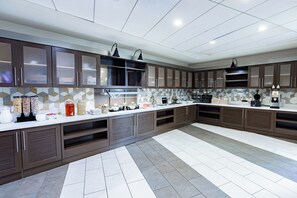 Fridge, coffee/tea maker