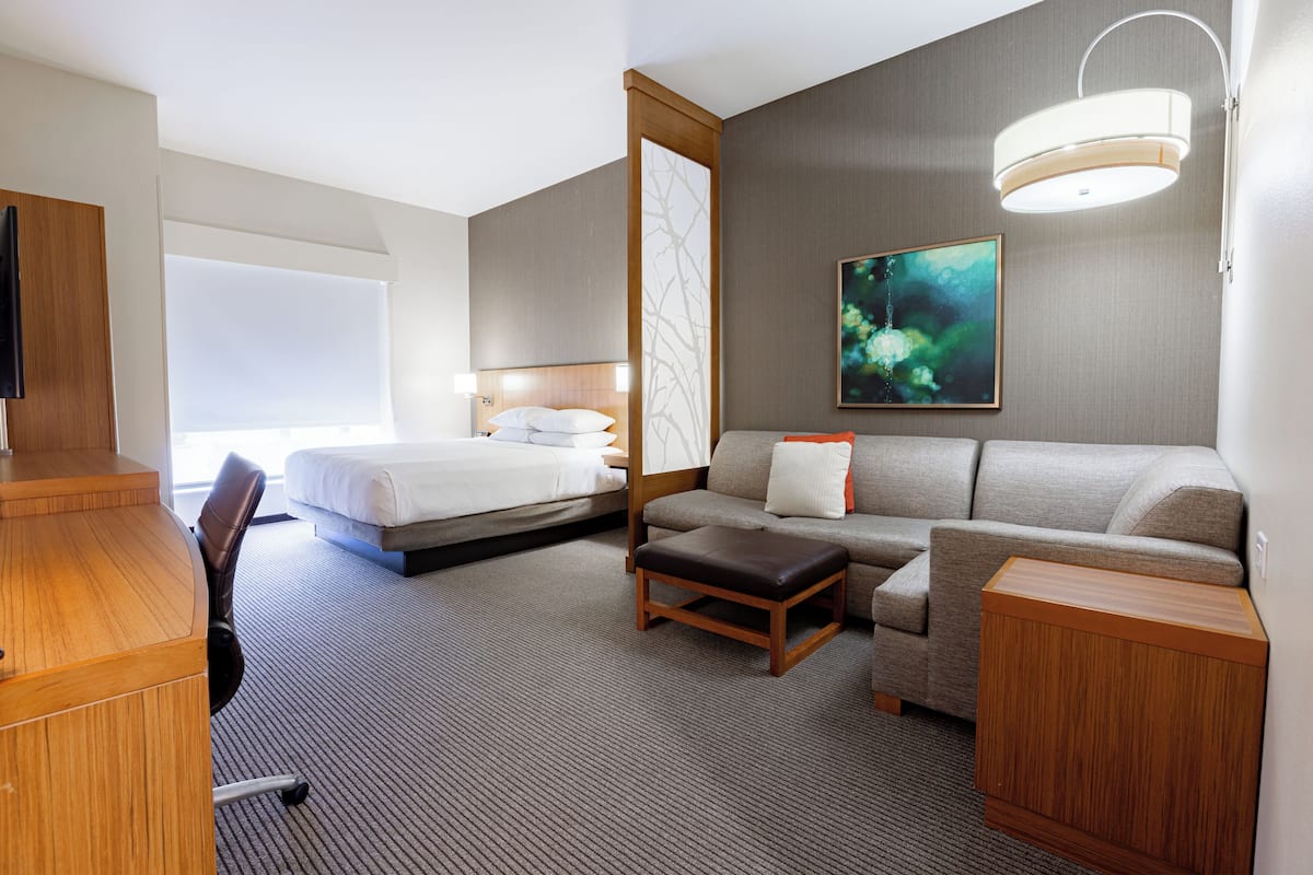 Desk, blackout drapes, iron/ironing board, free WiFi