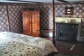 Chumleigh | Individually decorated, individually furnished, rollaway beds, free WiFi