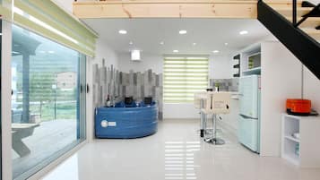 Room (10 PY, Reve) | Rollaway beds, free WiFi