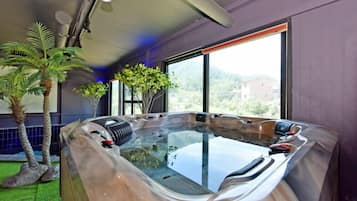 Room, 2 Bedrooms (60 PY, Starium) | Private spa tub