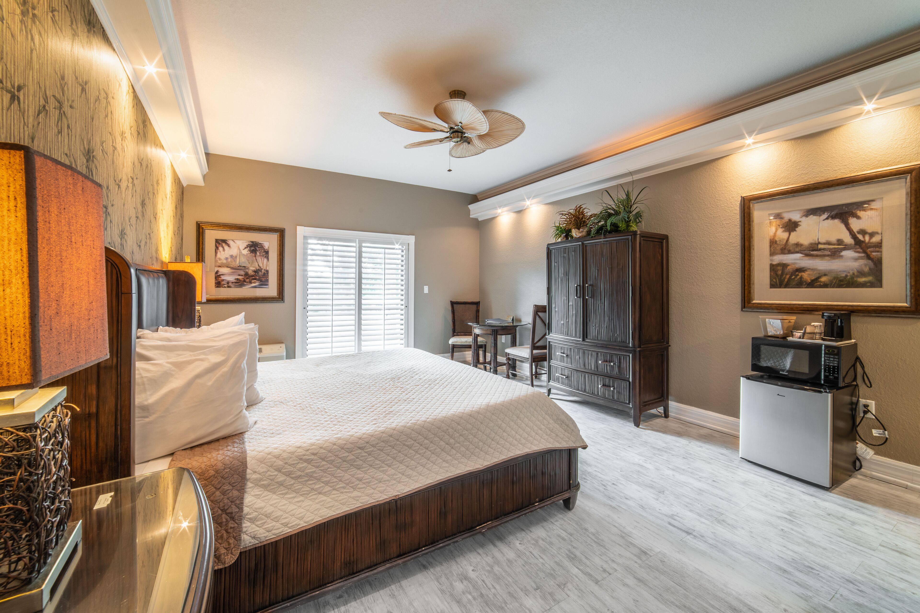 room, 1 king bed | down duvets, iron/ironing board, free wifi, bed sheets