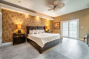 Room, 1 King Bed | Down comforters, iron/ironing board, free WiFi, bed sheets - Boca Grande Hotel (Boca Grande)