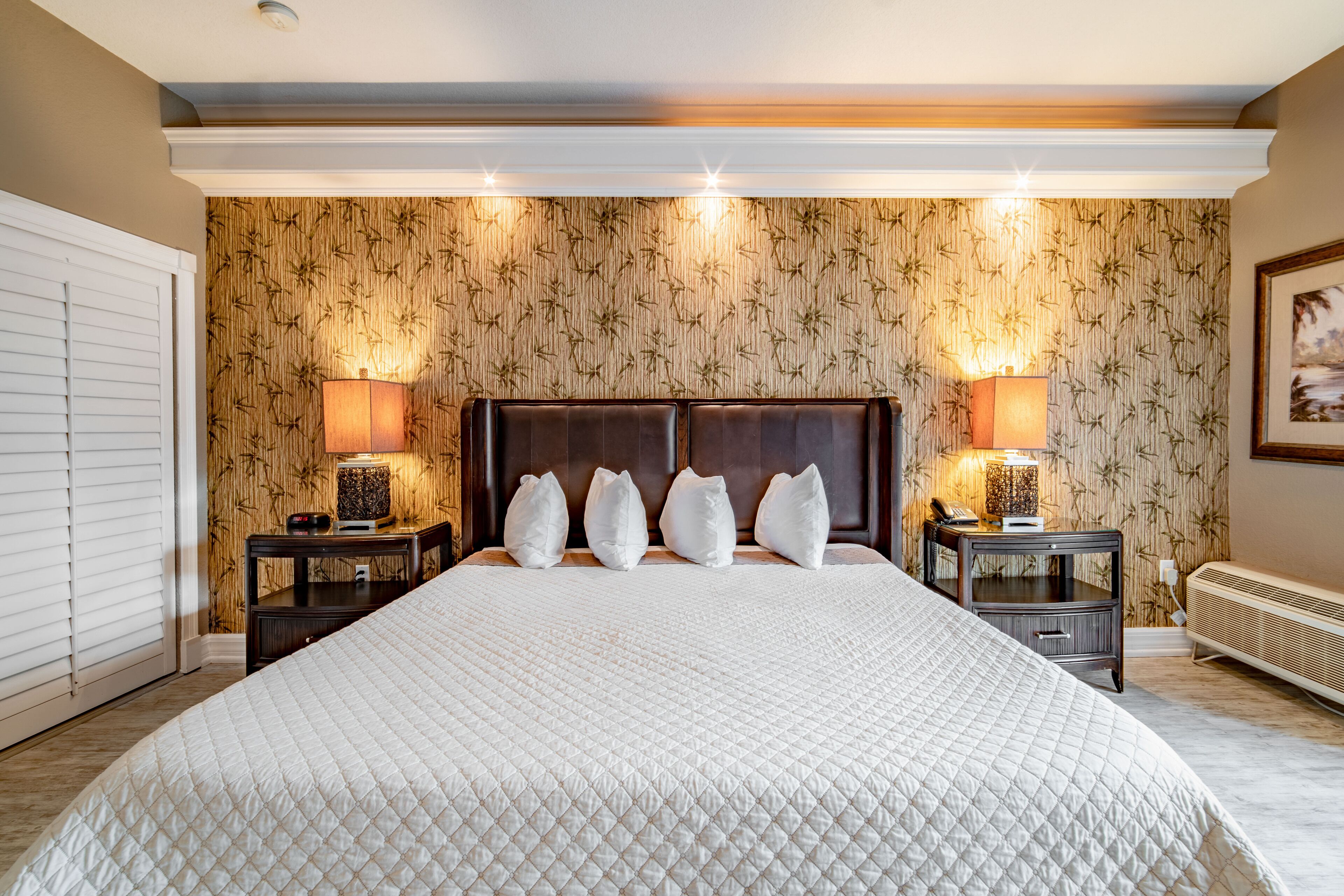 room, 1 king bed | down duvets, iron/ironing board, free wifi, bed sheets