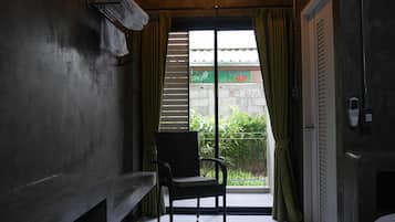 Desk, blackout curtains, rollaway beds, free WiFi