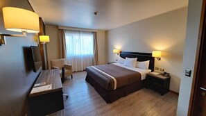 Phòng đơn Tiêu chuẩn | Minibar, két bảo mật tại phòng, bàn, phòng cách âm 