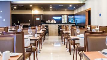 Frühstück, Mittagessen, Abendessen, regionale Küche