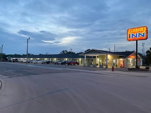 Front of property - Economy Inn (McCook)