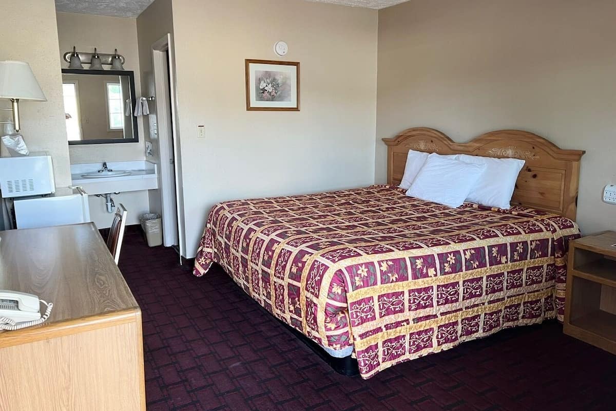 Doppia Standard, 1 letto queen | Biancheria da letto di alta qualità, una scrivania, insonorizzazione