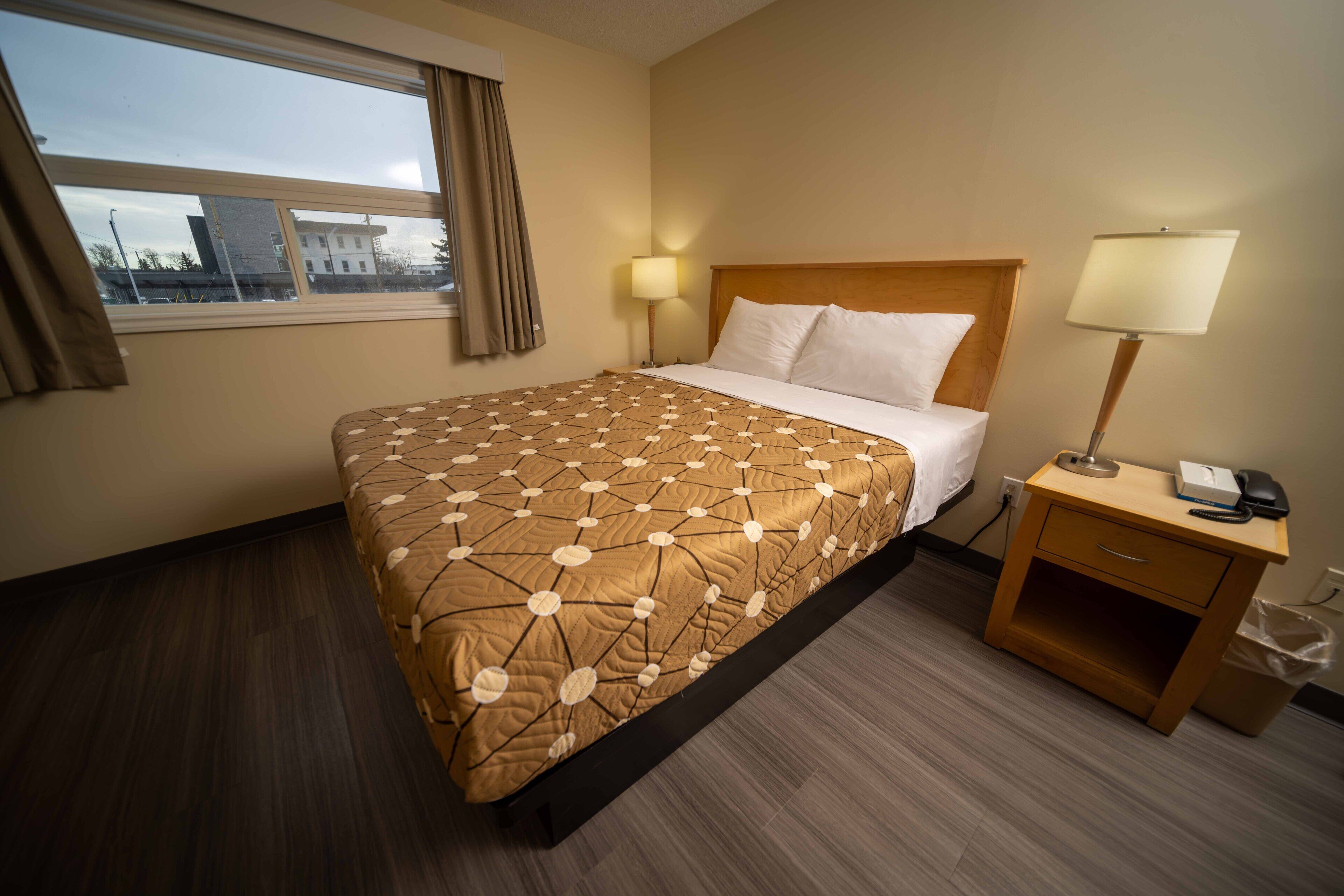 Room (One Queen, Non Smoking)