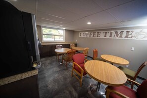 Lobby sitting area - Northern Lights Inn (Fort St. John)