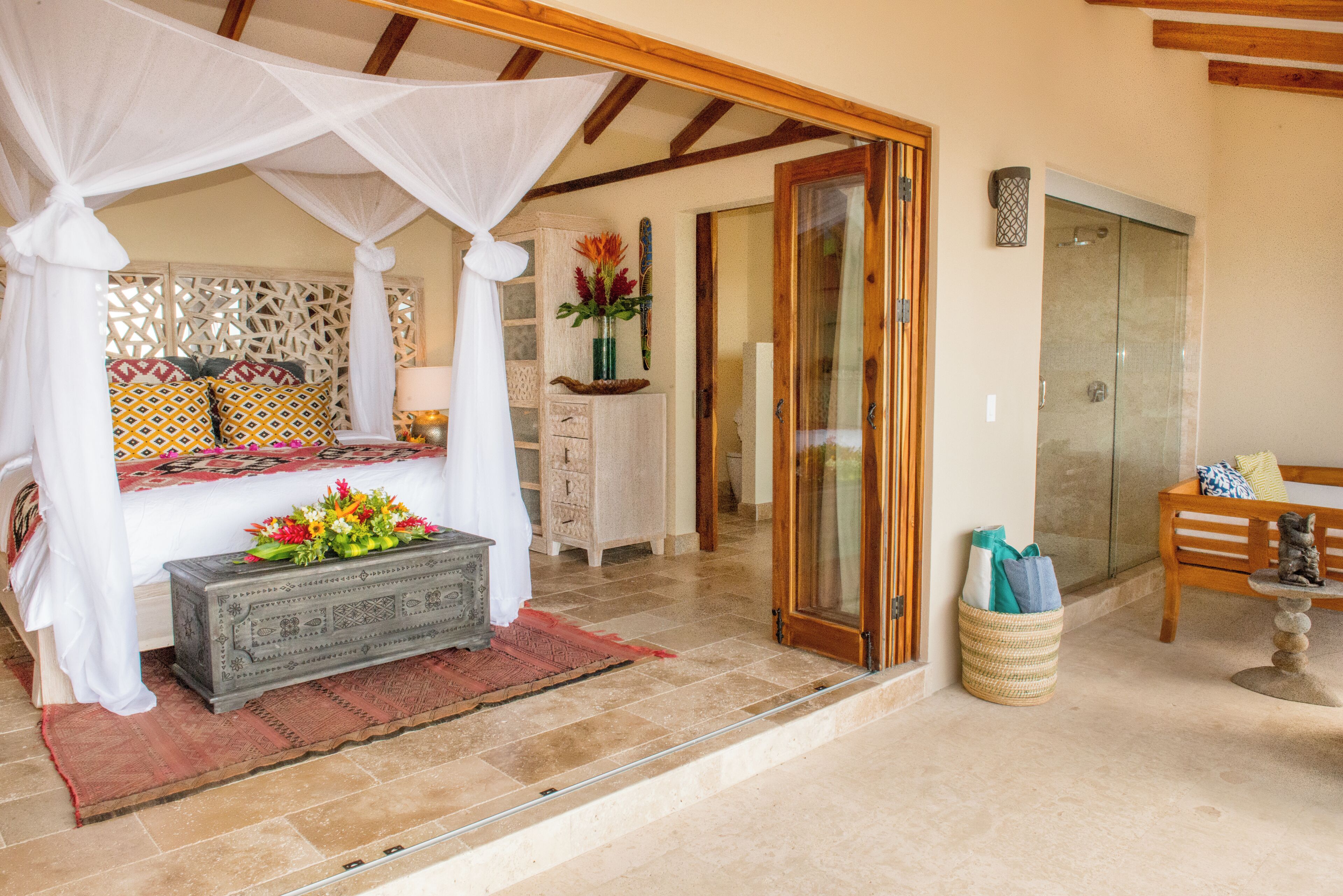 Signature Ocean Suite with Private Plunge Pool | Ropa de cama de alta calidad y caja de seguridad en la habitación 
