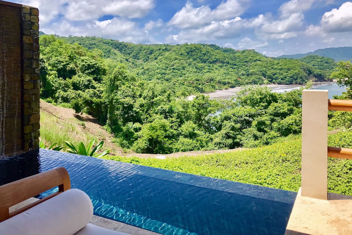 Villa Prestigio, 1 habitación, alberca privada, vista al océano | Vista desde la propiedad