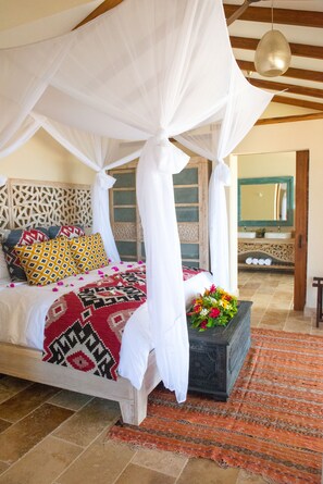 Minibar, in-room safe, blackout curtains, iron/ironing board - Casa Chameleon Hotel Las Catalinas - Adults Only (Tempate)