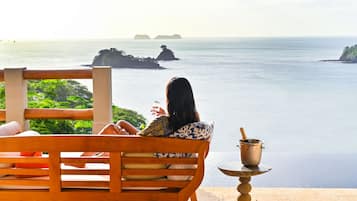 Signature Ocean Suite with Private Plunge Pool | Hiên