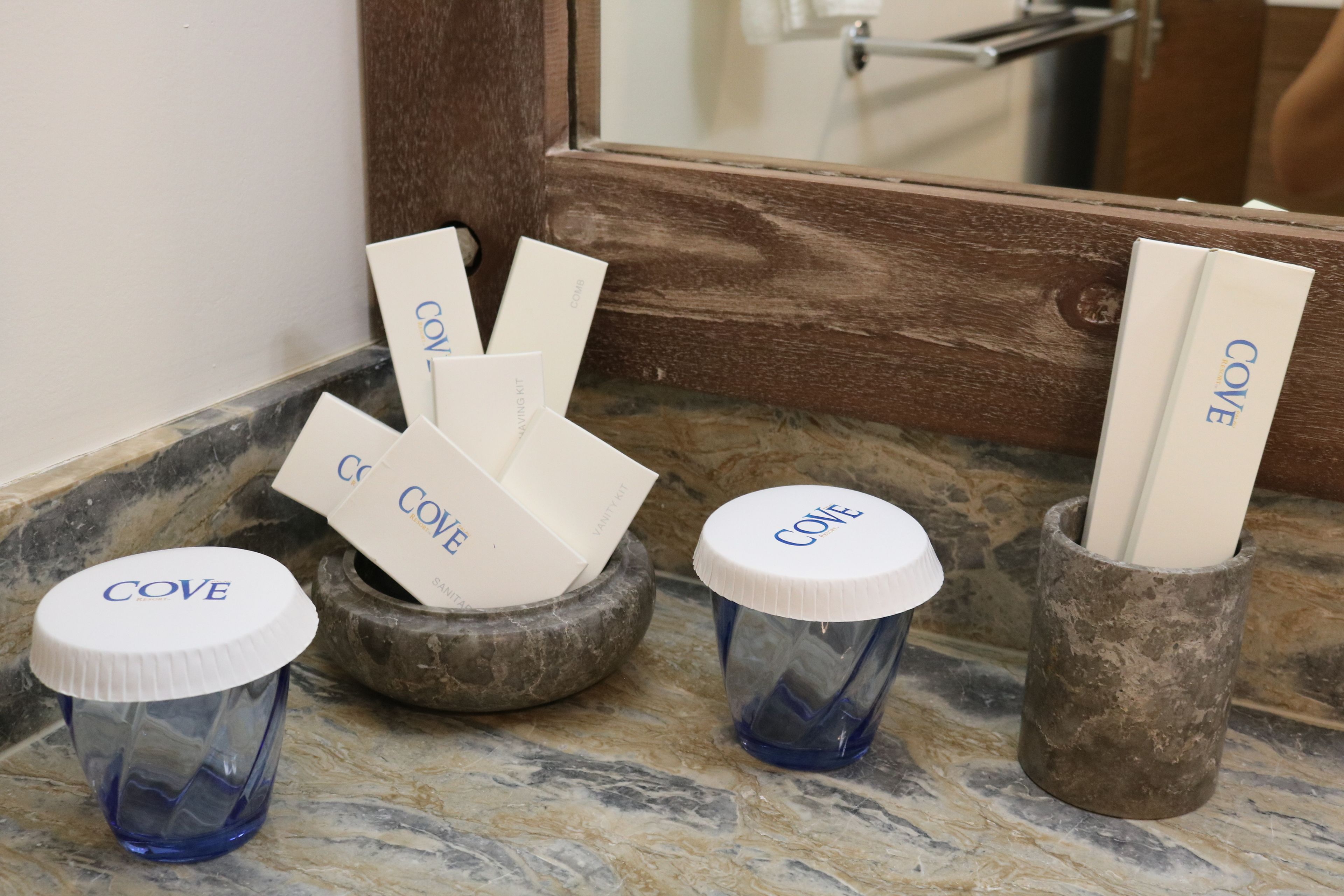 shower, hydromassage showerhead, free toiletries, hair dryer