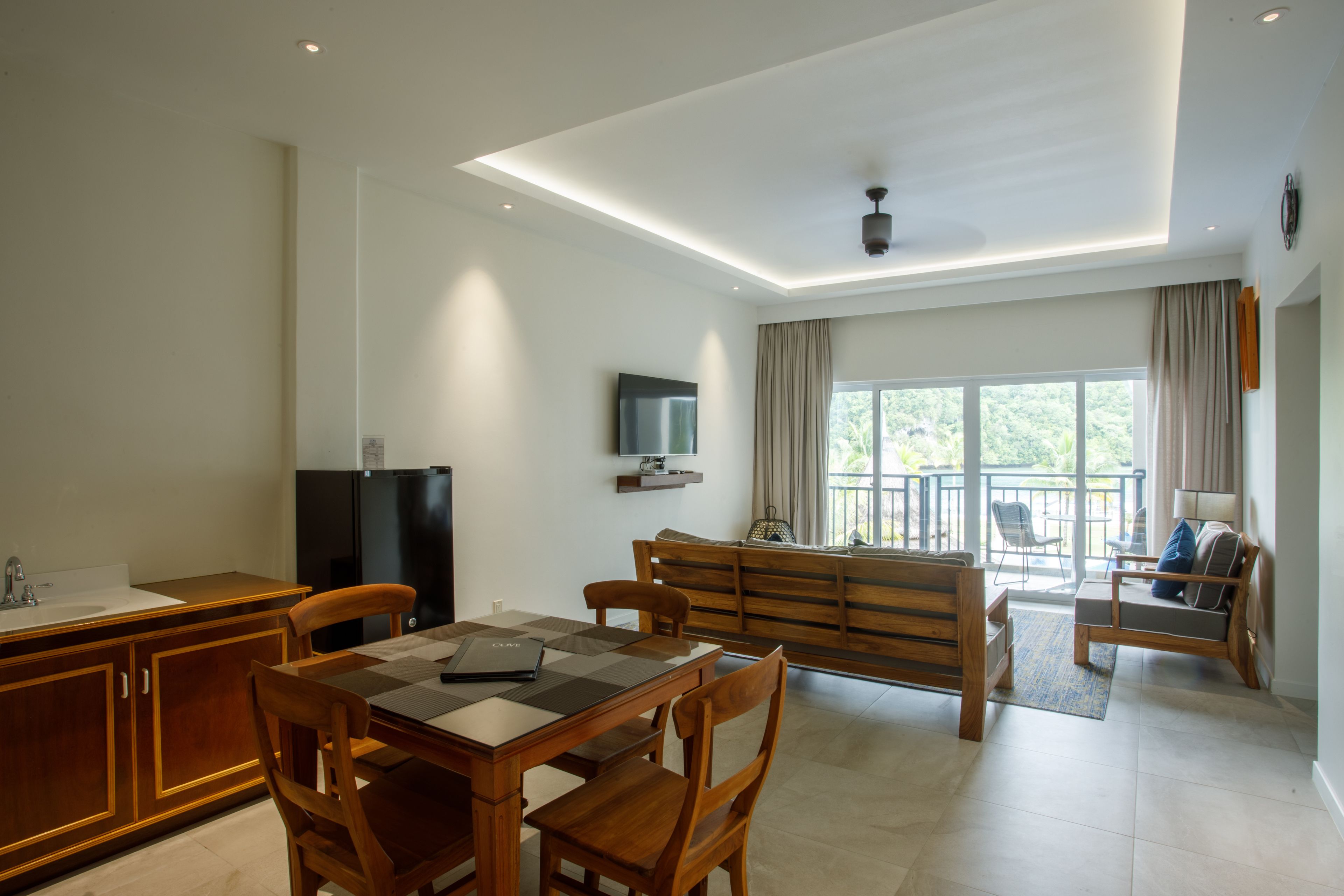 Marina Cove Suite | In-room dining