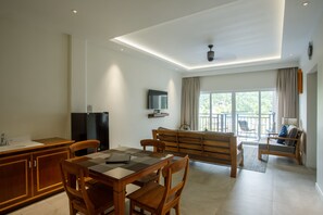 Marina Cove Suite | In-room dining - Cove Resort Palau (Koror)